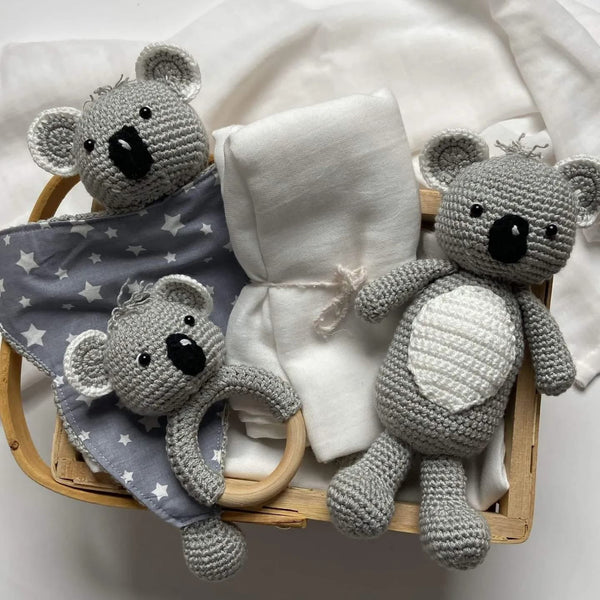 Babyshower gave eller barselsgave  med koalabamse, koalarangle, koalanusseklud